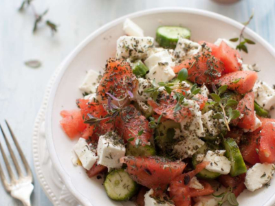 Welcher Wein passt zu einem Tomaten-Feta-Salat?